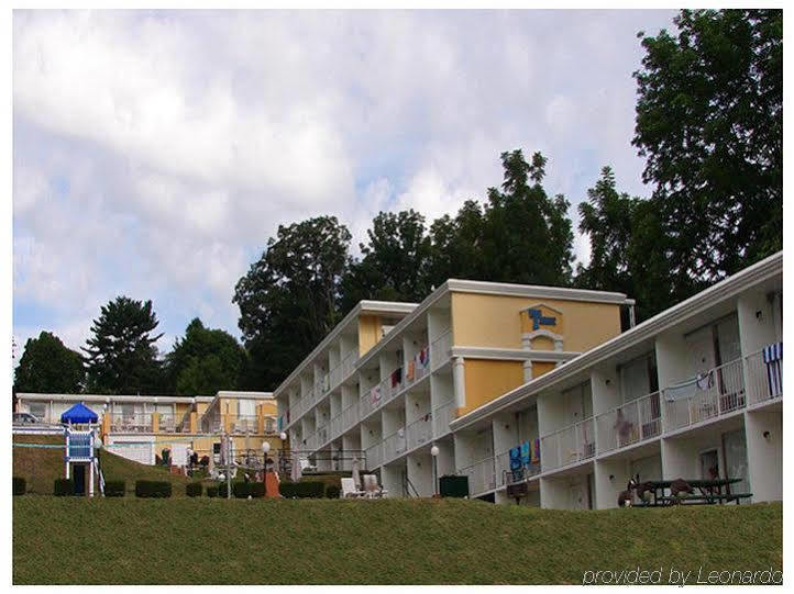 Lakefront Terrace Resort Lake George Buitenkant foto