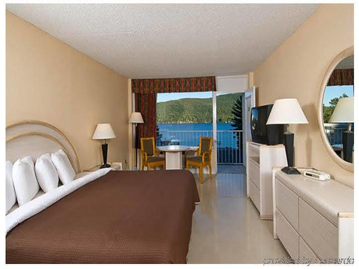 Lakefront Terrace Resort Lake George Buitenkant foto