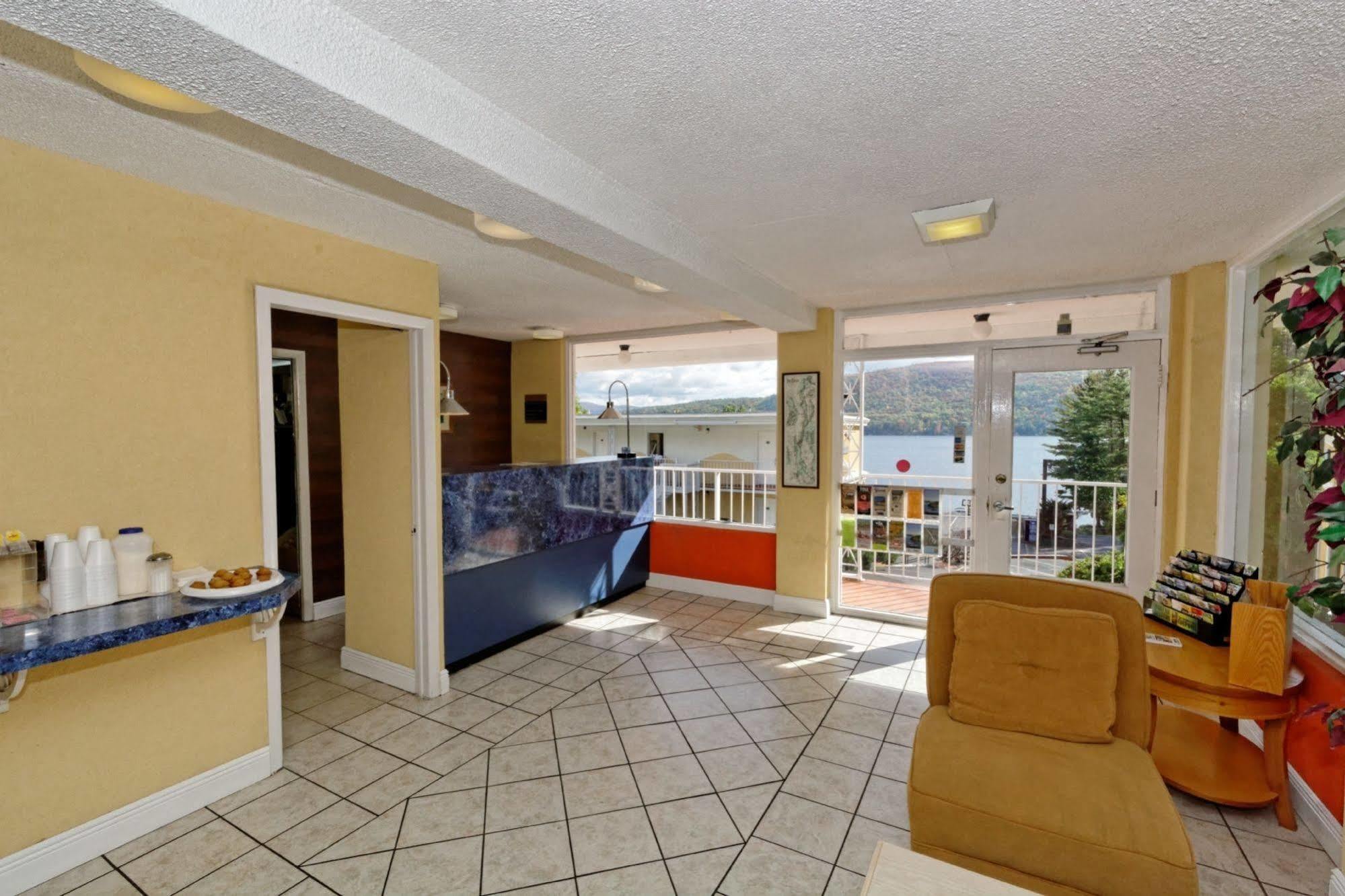 Lakefront Terrace Resort Lake George Buitenkant foto