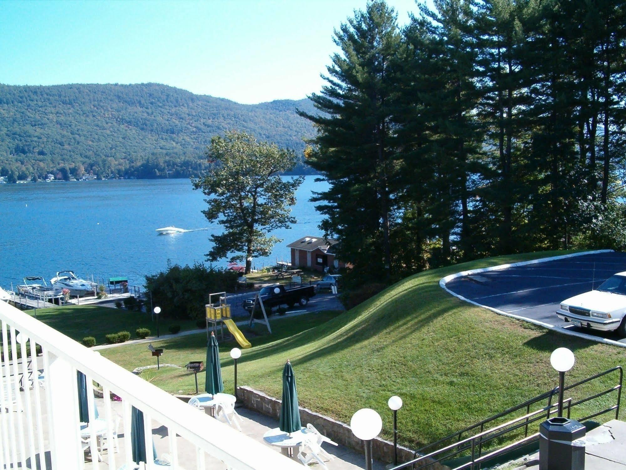 Lakefront Terrace Resort Lake George Buitenkant foto